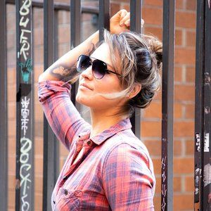 Meet your Posher, Alexis